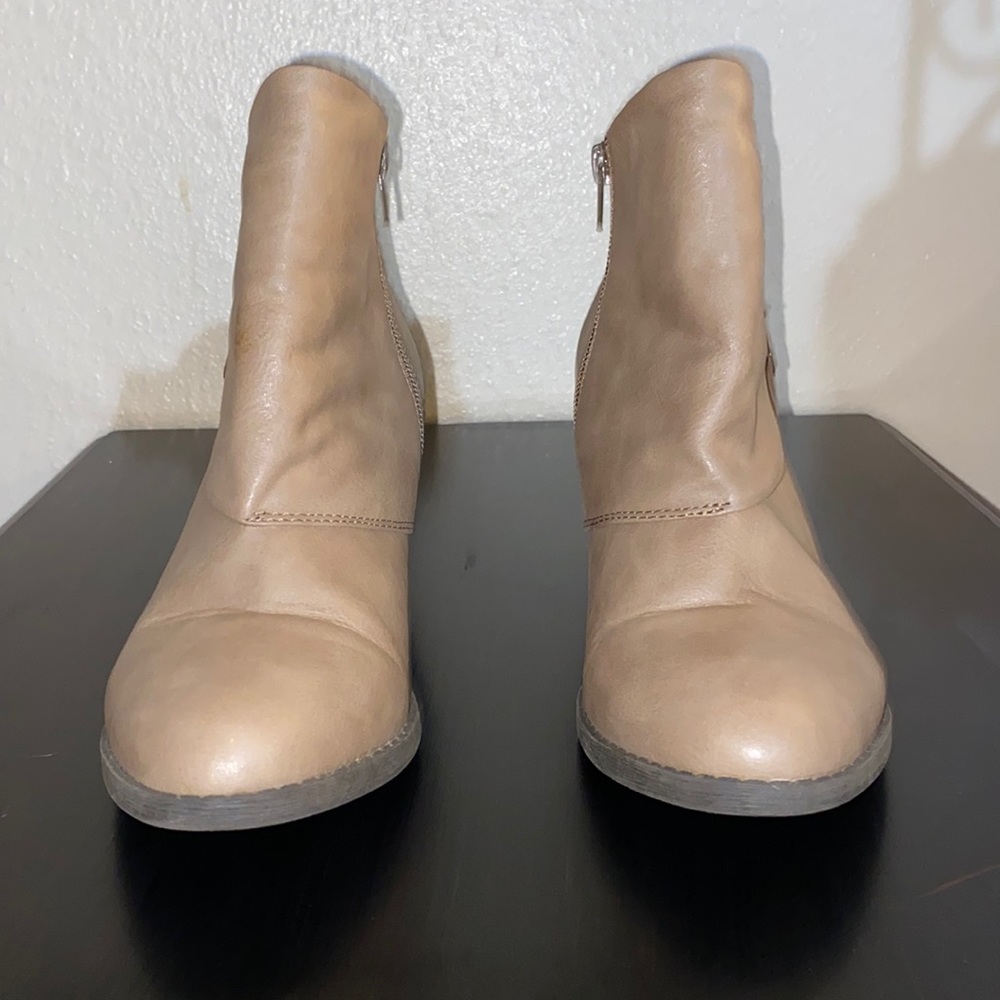 7.5 Blowfish Tan Beige Ankle Bootie